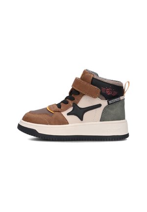 Bruine en beige waterdichte hoge sneaker met zwarte accenten, textuurmaterialen, dubbele band en contrasterend grijs paneel.