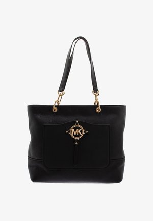 Sac cabas en cuir noir avec deux anses d'épaule et une poche avant avec un fermoir rond doré au logo MK.