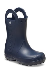 Stivale da pioggia in gomma blu navy con accenti testurizzati, punta rotonda e doppie maniglie superiori per una facile calzata. Presenta il logo sul lato e suola antiscivolo.