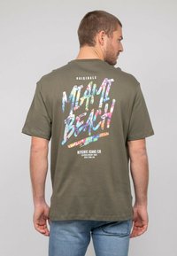 Non sélectionné, kaki