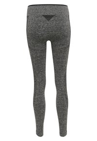 Tummanharmaat saumattomat leggingit, joissa on tekstuuriset kuviot polvissa ja kolmion muotoinen design selän yläosassa, esitettynä takaa.