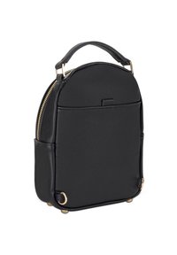 Petit sac à main en cuir noir avec poignée supérieure, fermeture éclair dorée et détails en anneaux métalliques aux coins, debout sur fond blanc.