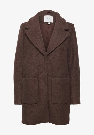 Cappotto in misto lana marrone con colletto a risvolto, due tasche frontali e finitura testurizzata. Design con apertura frontale e fodera interna liscia.