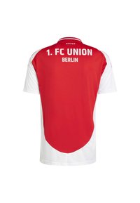 Maillot rouge et blanc à manches courtes avec "1. FC UNION BERLIN" imprimé au dos, doté d'un col rond et d'un tissu texturé.