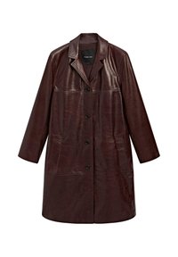 Bordeauxrode leren jas met een platte kraag, knopen aan de voorkant en twee zijzakken. Soepele textuur en een getailleerd ontwerp dat tot de knieën reikt.