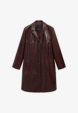 Bordeauxfarvet læderjakke med flad krave, knapper foran og to sidelommer. Glat tekstur og skræddersyet, knælængde design.