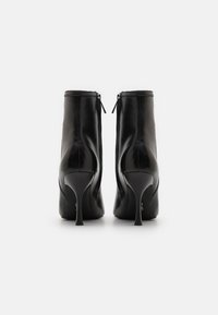 Steve Madden BRECKEN - Μποτάκια με ψηλό τακούνι - black