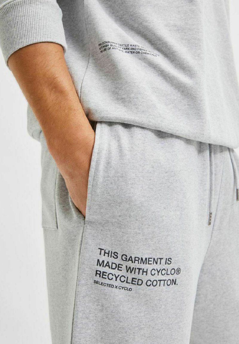 Herren Chino Shorts | Selected Homme SLHLOOSEAAREN Shorts grey melange/grau - VJ41564 Herren Chino Shorts | Selected Homme SLHLOOSEAAREN Shorts grey melange/grau - VJ41564