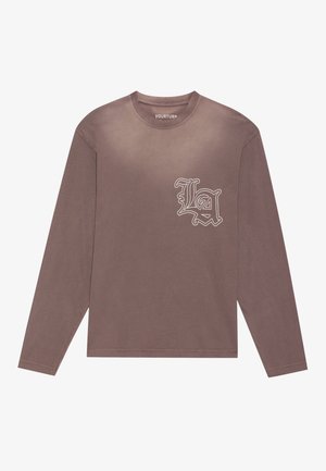 Dugih rukava T-shirt u umirujućoj mauve boji od pamuka, s bijelim vezom "La" logotipa na lijevom prsima i okruglim izrezom. Glatka tekstura.