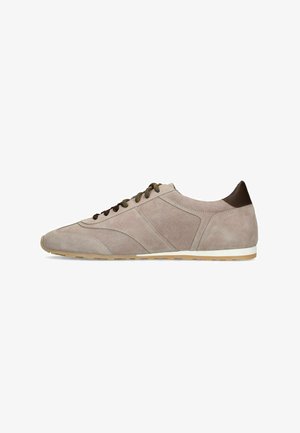 Suede sneakers in light beige with dark brown accents, featuring a streamlined shape, textured surface, and brown laces. Rubber sole.