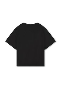 T-shirt noir à manches courtes en coton, avec un col ras du cou et une coupe décontractée. Texture lisse, sans motifs ni accents.