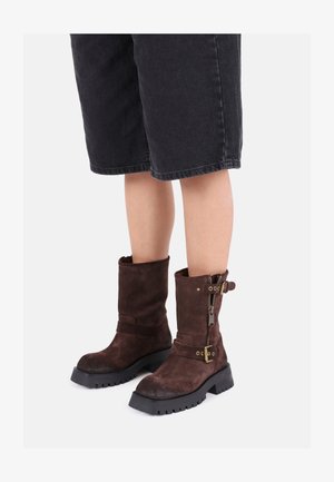 QUI-NN - Kauboi/mootorratturi poolsaapad - dark brown