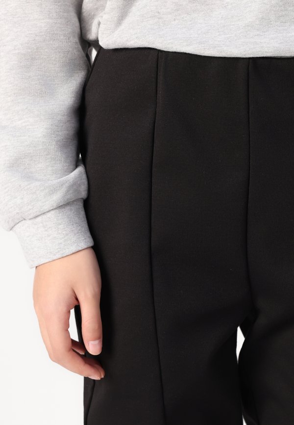 SIMONSE CAPRI  - Shorts2