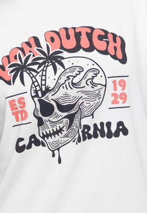 Von Dutch, T-SHIRT FEMME REGULAR COL ROND PRINT DEVANT VACATION - T-shirt imprimé - blanc