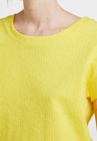 OPUS Triko s potiskem - yellow