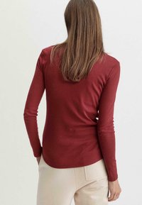 hessnatur SLIM - Langarmshirt - dunkelrot