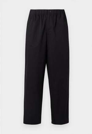 Pantalones negros de pierna ancha con cintura elástica y un solo botón. Fabricados con una tela suave y ligera. Dobladillo recto.