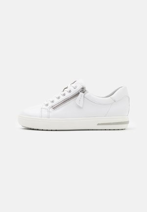 Sneakers - white