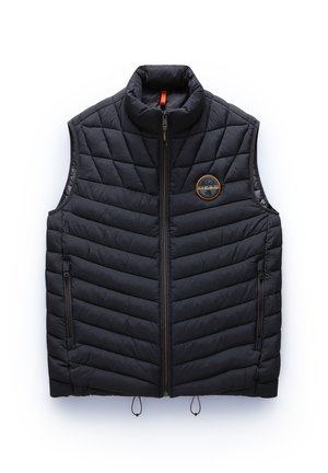 Sort isoleret vest med lynlås foran, høj krave, quiltet tekstur, to sidelommer og et rundt logo-patch på brystet.