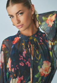 Next TALL FIT - Dienas kleita - navy blue floral