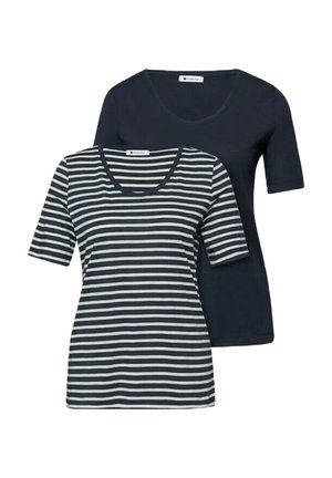 Deux t-shirts à manches courtes col rond pour femmes, un uni bleu marine foncé et un bleu marine avec des rayures blanches horizontales.