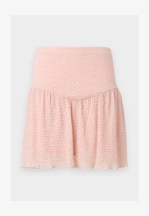 Ροζ ανοιχτό μίνι φούστα με υφή, φαρδιά μέση και λεπτομέρεια με ρυτιδιασμένο ύφασμα σε μονόχρωμο φόντο.