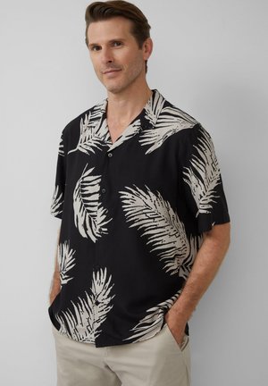 Zwart overhemd met korte mouwen, voorzien van een beige palmbladpatroon, met een knoopsluiting aan de voorkant en een klassieke kraag. Gemaakt van lichtgewicht stof.