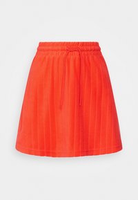 Rode geplooide rok met een elastische tailleband en een trekkoord. Gemaakt van een zachte stof, met verticale strepen over de hele lengte.
