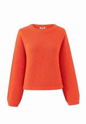 Pull orange vif et duveteux avec un col rond et des manches longues, présentant une coupe légèrement courte et carrée.