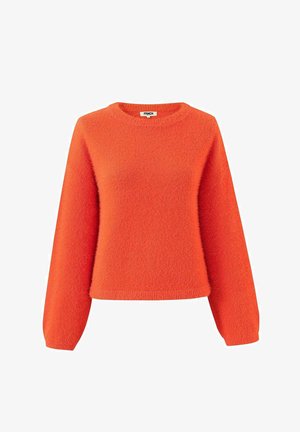 Pull orange vif et duveteux avec un col rond et des manches longues, présentant une coupe légèrement courte et carrée.