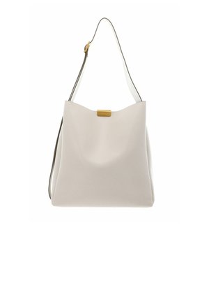 Sac à bandoulière en cuir couleur crème avec une sangle unique réglable et une petite boucle rectangulaire dorée en haut au centre.