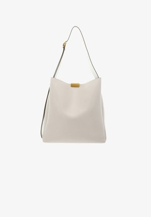 Sac à bandoulière en cuir couleur crème avec une sangle unique réglable et une petite boucle rectangulaire dorée en haut au centre.