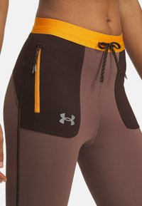 Under Armour LAUNCH TRAIL - Zimné legíny - kona brown