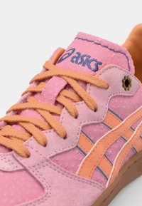 ASICS SportStyle SKYHAND OG UNISEX - Trainers - coneflower/terracotta