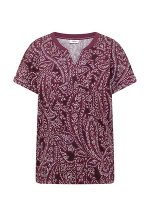 Chemise bordeaux à manches courtes avec motifs paisley blancs complexes et col en V arrondi.