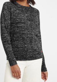 Oxmo Stickad tröja - black
