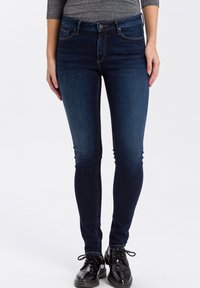 Skinny jeans in een donkere spijkerstof met een gladde textuur, inclusief voorzakken, riemlussen en contrasterende stiksels.