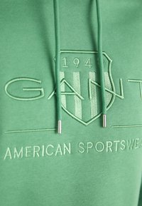 GANT TONAL SHIELD HOODIE - Mikina s kapucí - seacrest green
