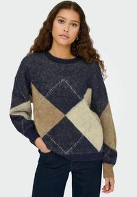 Námořnický, béžový a krémový pletený svetr s oversized designem, diamantovým vzorem a žebrovanými manžetami. Měkká textura a uvolněný střih.