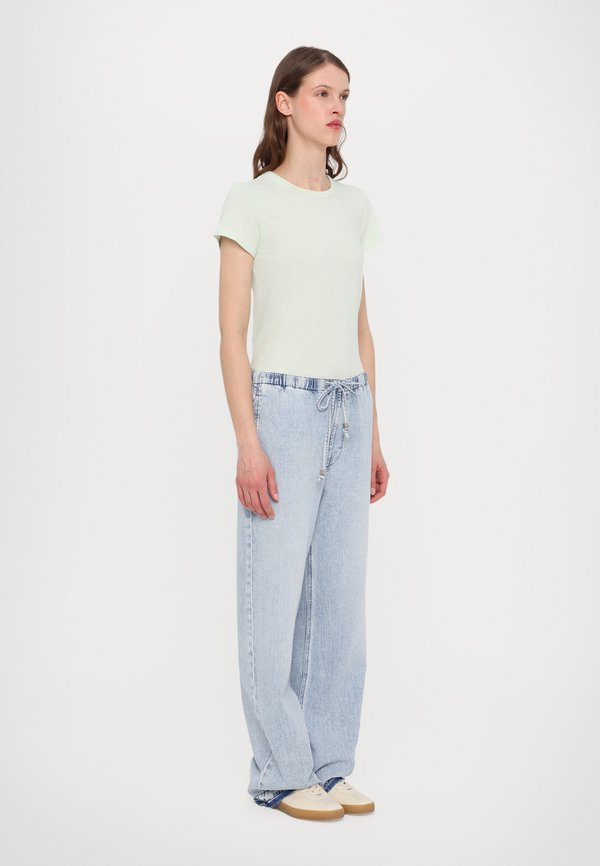 ULTRA FEATHERWEIGHT LOGAN BEACH PANT - Relaxed fit jeans - kierra3