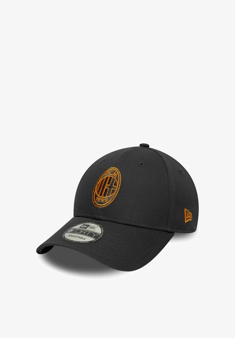 Black cap with a curved brim, featuring an embroidered orange AC Milan logo and "1699" design. Made from durable fabric with ventilation holes.