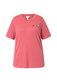 Camiseta de manga corta, de corte relajado, en tela rosa claro. Presenta "OPTIMISTA" bordado en azul y rojo. Textura suave, escote redondo.
