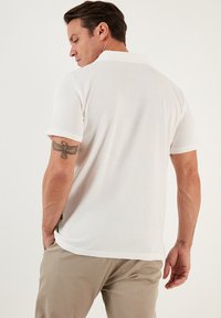Buratti REGULAR FIT - Camisa - ecru