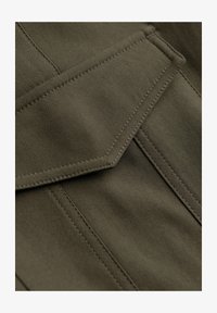 Non sélectionné, dark olive