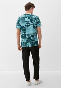s.Oliver MIT ALLOVERPRINT - T-Shirt print - helles türkis