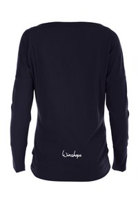 Granatowa koszula z długim rękawem o luźnym kroju, z szerokim dekoltem i haftowanym logotypem "Winshape" na dolnej części pleców. Miękka tekstura materiału.