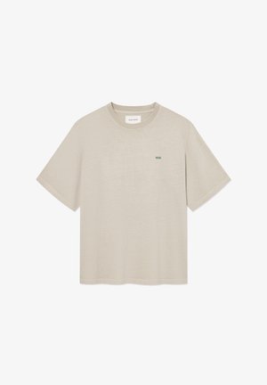 Beež lühikeste varrukatega T-särk ümar kaelusega, vasakul rinnal väike roheline "W.W." logo, esikülg sile ja tavapärane lõige.