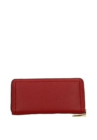 Portafoglio in pelle rossa con superficie texturizzata, chiusura a zip e dettagli in metallo dorato. Forma rettangolare con cuciture decorative.