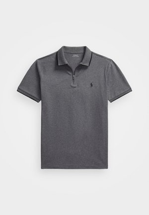 Koszulka polo w ciemnoszarym kolorze z zamkiem przy kołnierzyku, wykonana z textured materiału, z krótkimi rękawami i małym czarnym logo na lewej piersi.