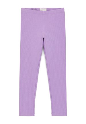 Leggings en maille côtelée lilas avec une coupe slim et un bouton de taille ajustable sur fond blanc.